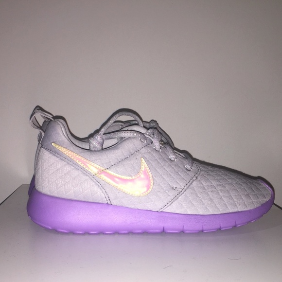 light purple nike roshe